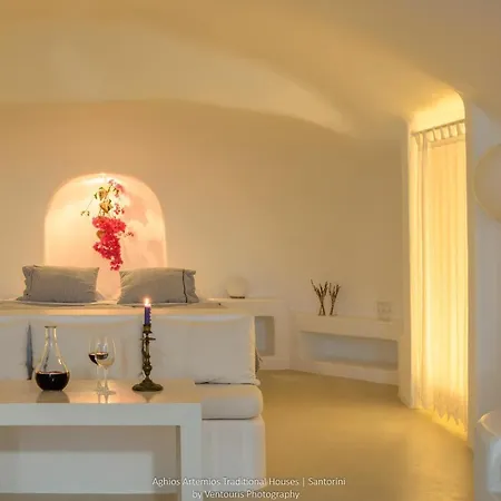 Aghios Artemios Traditional אימרוביגלי