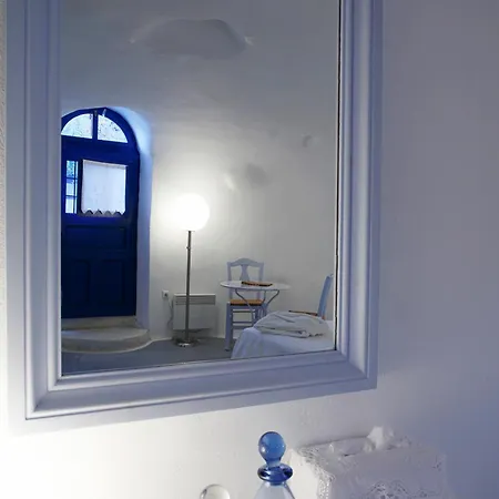מלון Aghios Artemios Traditional 3*
