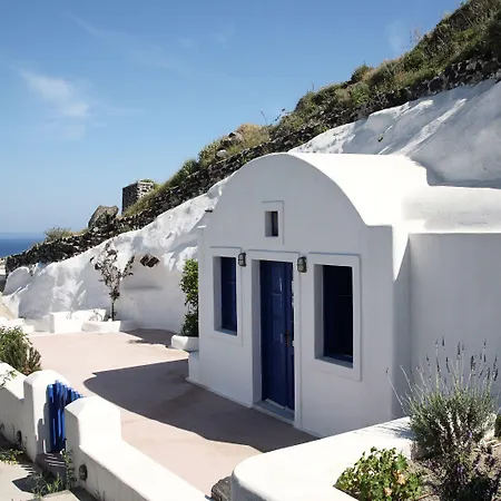 מלון Aghios Artemios Traditional 3*