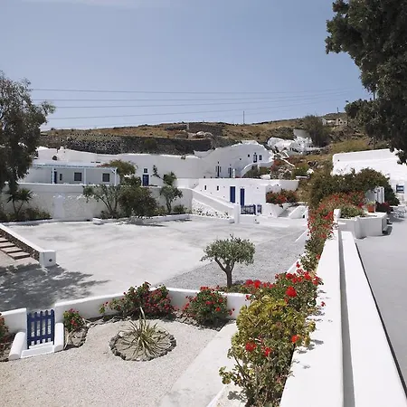 מלון Aghios Artemios Traditional 3*