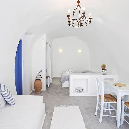 Aghios Artemios Traditional Hotell 3*