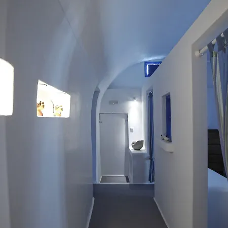 Aghios Artemios Traditional Hotell 3*