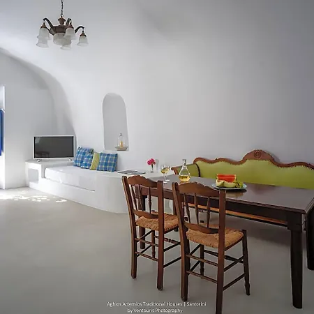 Aghios Artemios Traditional Hotell