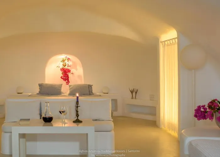 Aghios Artemios Traditional Imerovigli (Santorini)